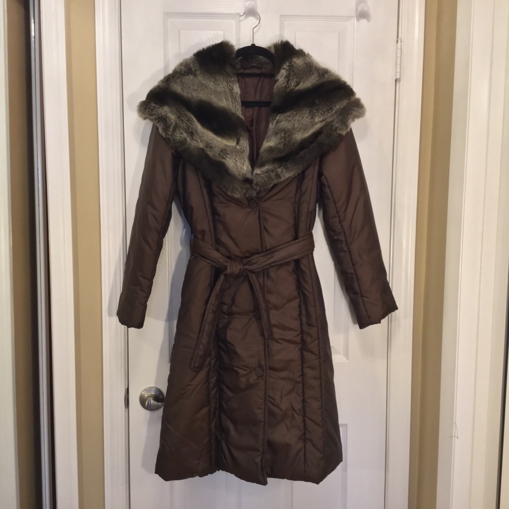 Beautiful brown coat with big wide faux fur collar
